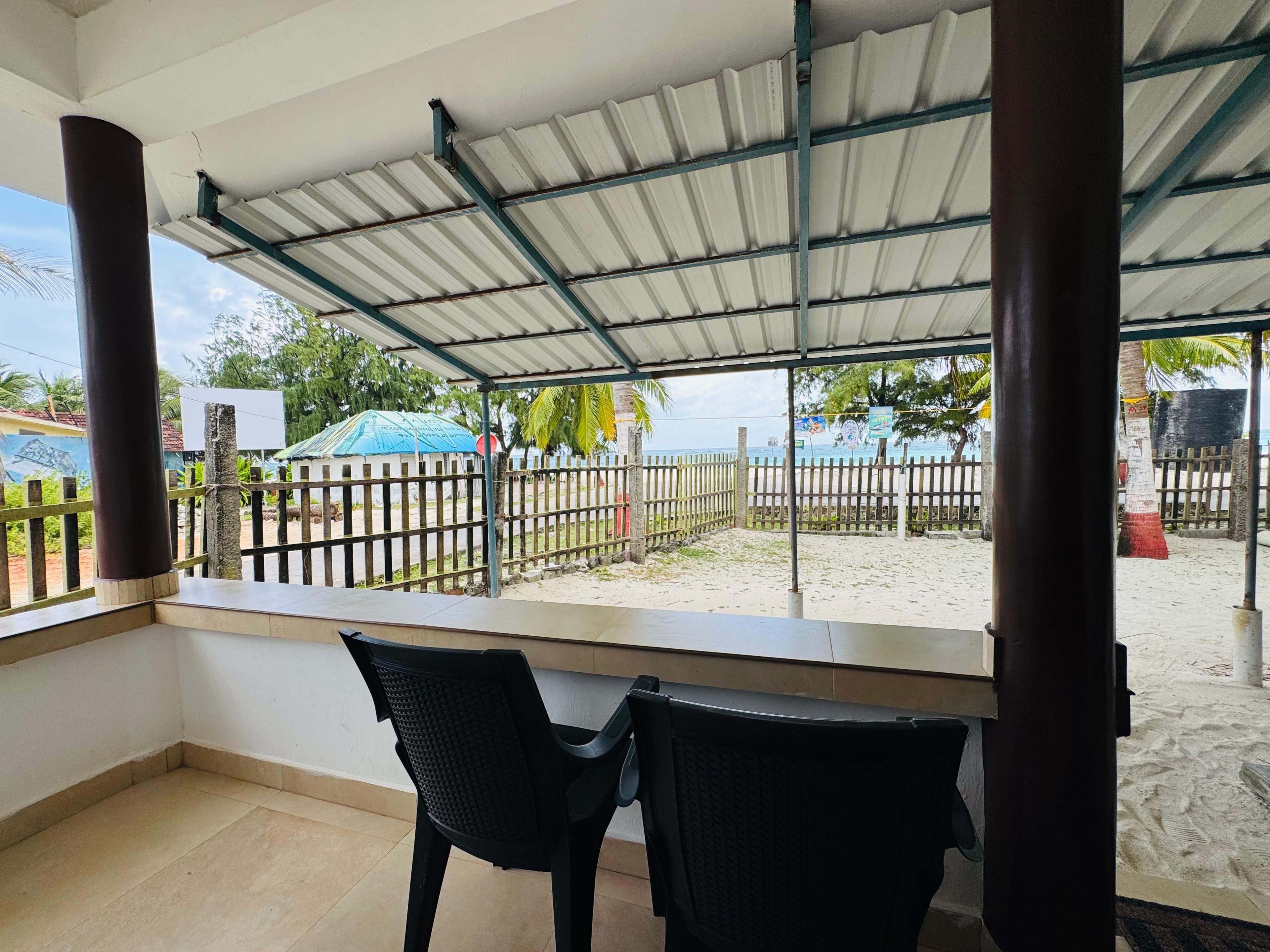 SHORE HOUSE gallery 1