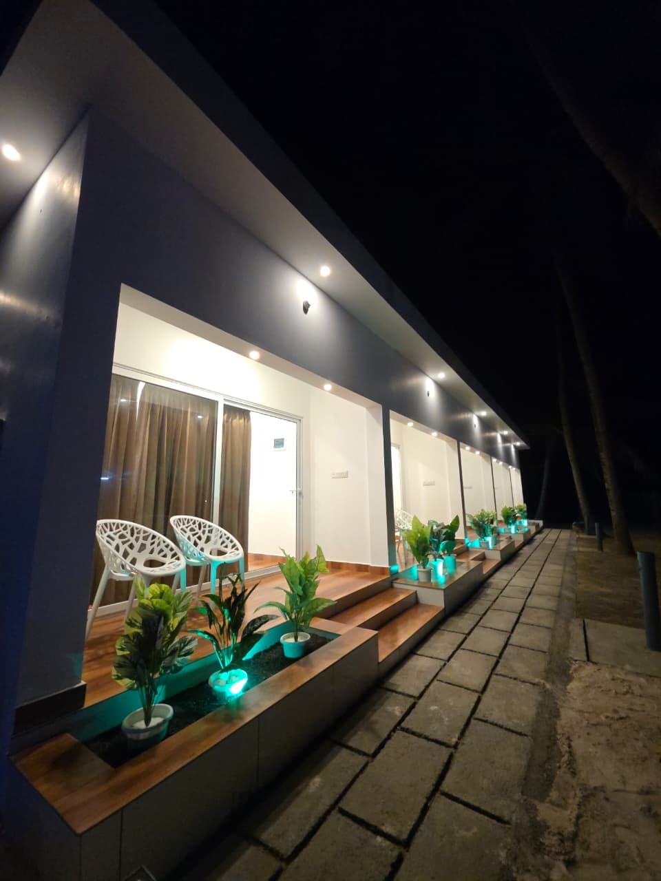 SUN BREEZE BEACH RESORT